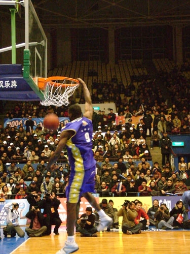 萨内谈离开拜仁原因：不全是因为钱，加拉塔萨雷的目标很远大（萨内解释离开拜仁：并非只为金钱，更看重加拉塔萨雷的宏大目标）