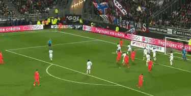 玻利维亚杯发生大规模斗殴，17人被罚下，警方被迫使用催泪瓦斯