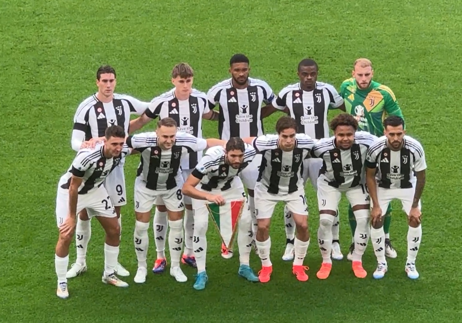 他终于被全世界看见了（他终获全球瞩目）