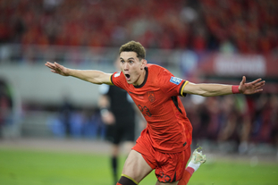 西甲身价更新：姆巴佩重回2亿欧并列榜首，居莱尔上涨3000万欧（西甲身价最新调整：姆巴佩回升至2亿欧并列第一，居莱尔身价涨3000万欧）