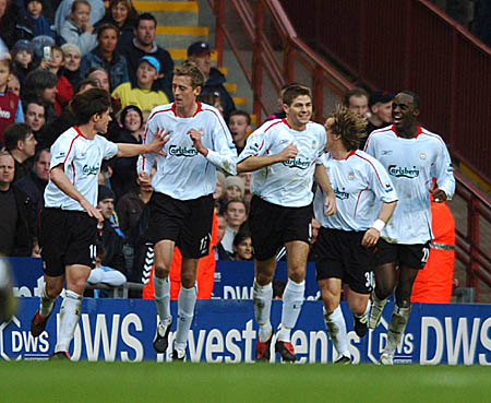 巴媒：漏吹点球+漏判两次严重犯规，巴甲俩裁判被停哨40天（巴媒：因漏判点球及两次严重犯规，巴甲两裁判被禁哨40天）