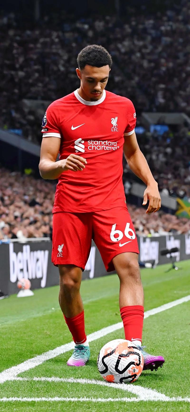 德转列多特历史最贵阵：哈兰德领衔，贝林、桑乔、罗伊斯上榜（德转盘点多特史上最贵阵容：哈兰德领衔，贝林厄姆、桑乔、罗伊斯入围）