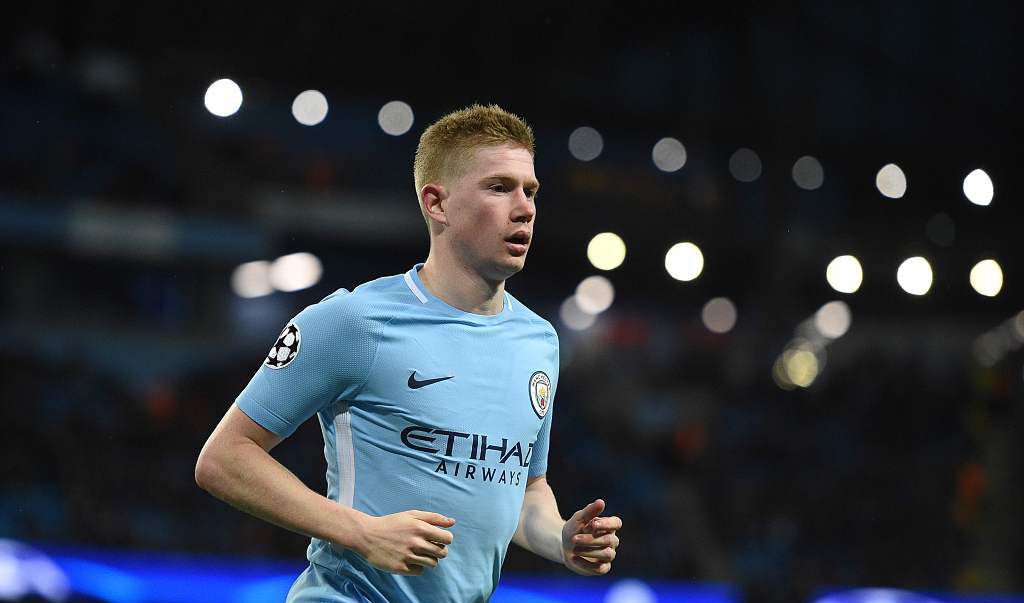 马卡：维尼修斯和皇马续约谈判远未达成，期限与年薪上有分歧（马卡报：维尼修斯与皇马续约受阻，合同年限与薪资存在分歧）