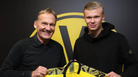 官方：巴塞罗那竞技后卫法雷右膝韧带损伤，将缺阵三到四个月（官宣：巴塞罗那竞技后卫法雷右膝韧带受损，预计伤缺3至4个月）