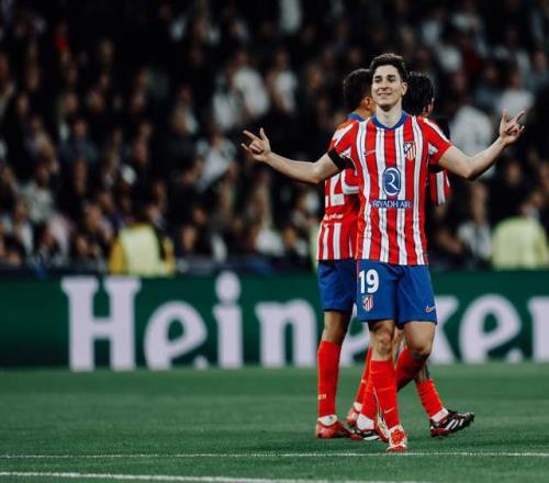 哈登快船生涯助攻来到1466次，升至队史第六位（哈登快船生涯助攻累计1466次，排名队史第六）