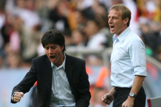 FM26逆天Bug，外场球员“闪现”至门前挡出对方主罚的点球（FM26离谱BUG：外场球员瞬移到门前，直接封堵对手点球）